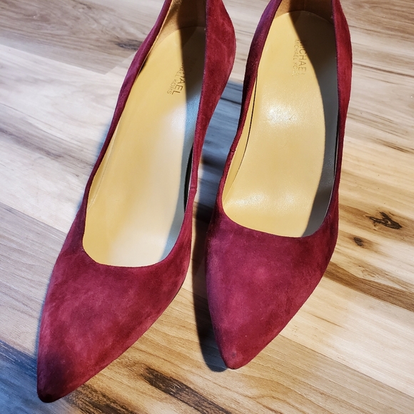 NWOB Michael Kors Wine Suede Pumps - Picture 6 of 8
